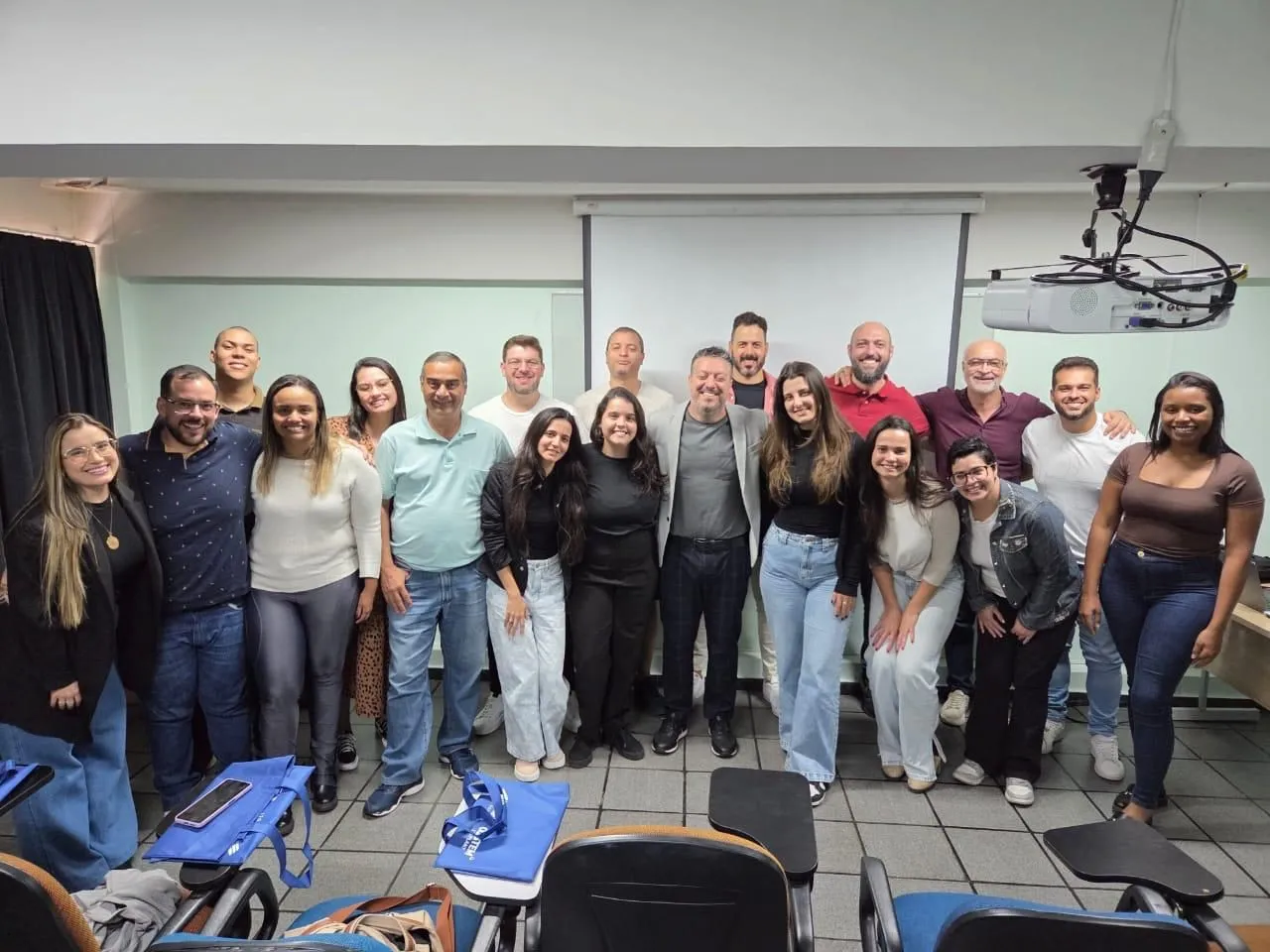 Turma de Especialização em Implantodontia e Periodontia, foto 8